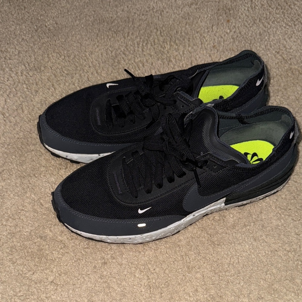 Nike Men's Black and White Sneakers